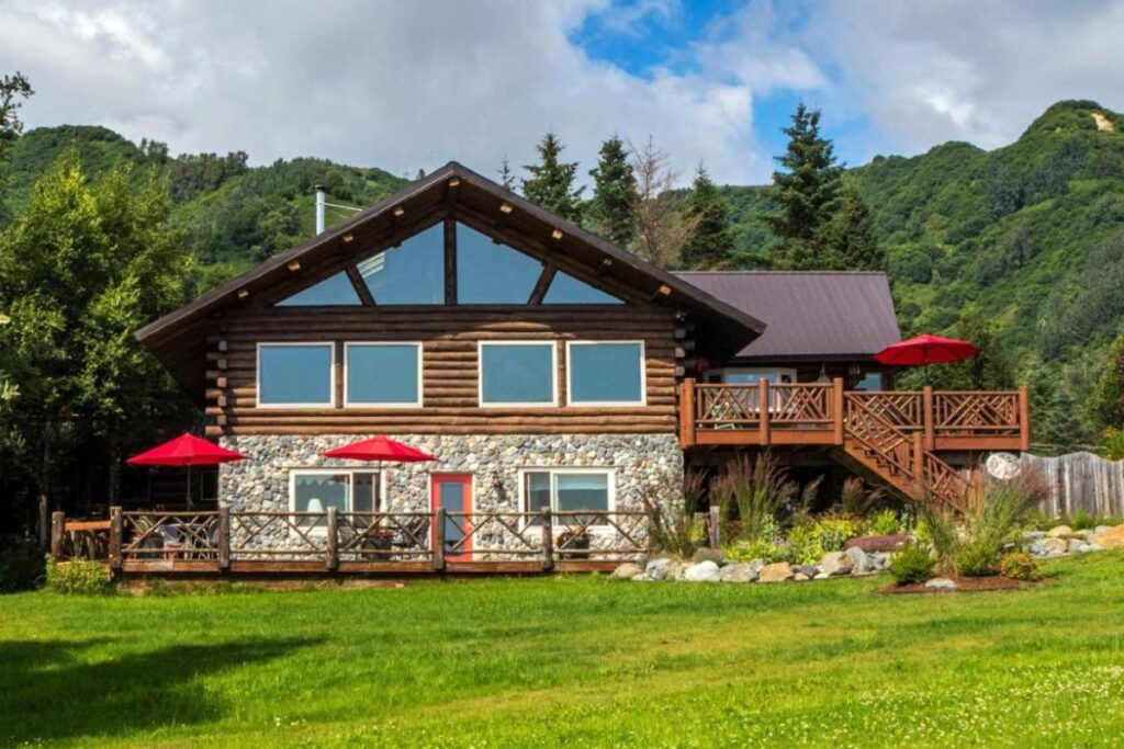 Exterior of the Juneberry Inn in Homer, AK on a sunny day